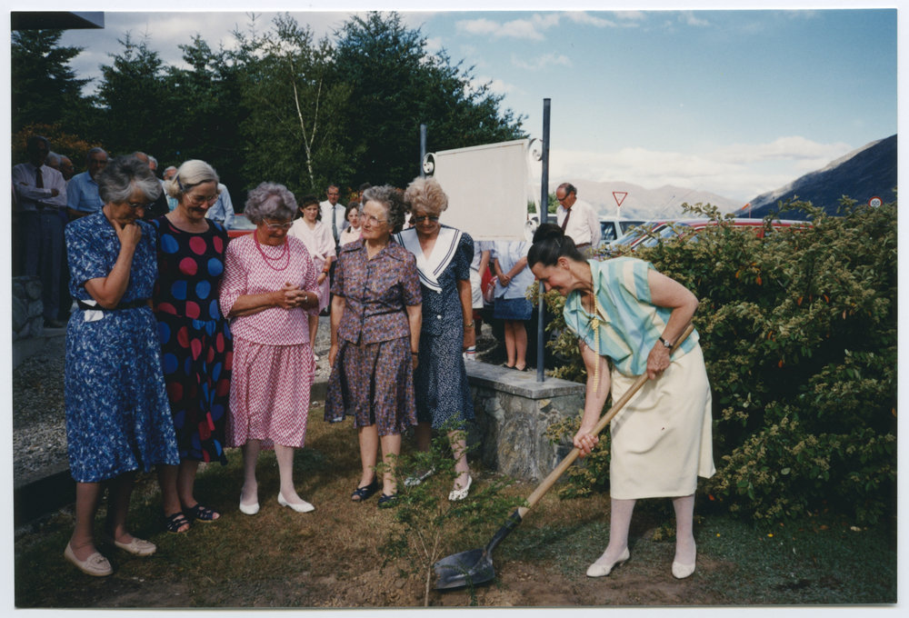 Planting trees at commemorative tree-planting