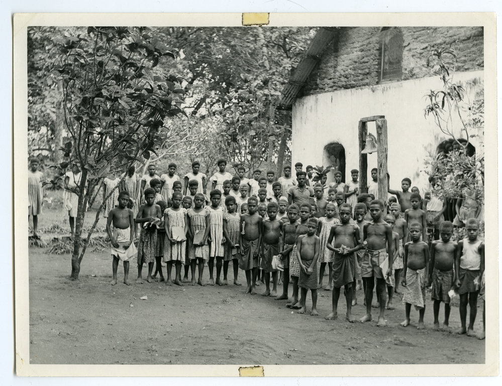 School children, Lamenu