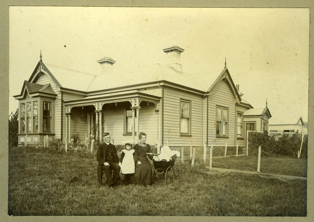 Manse &amp; Manse Family - Otautau.