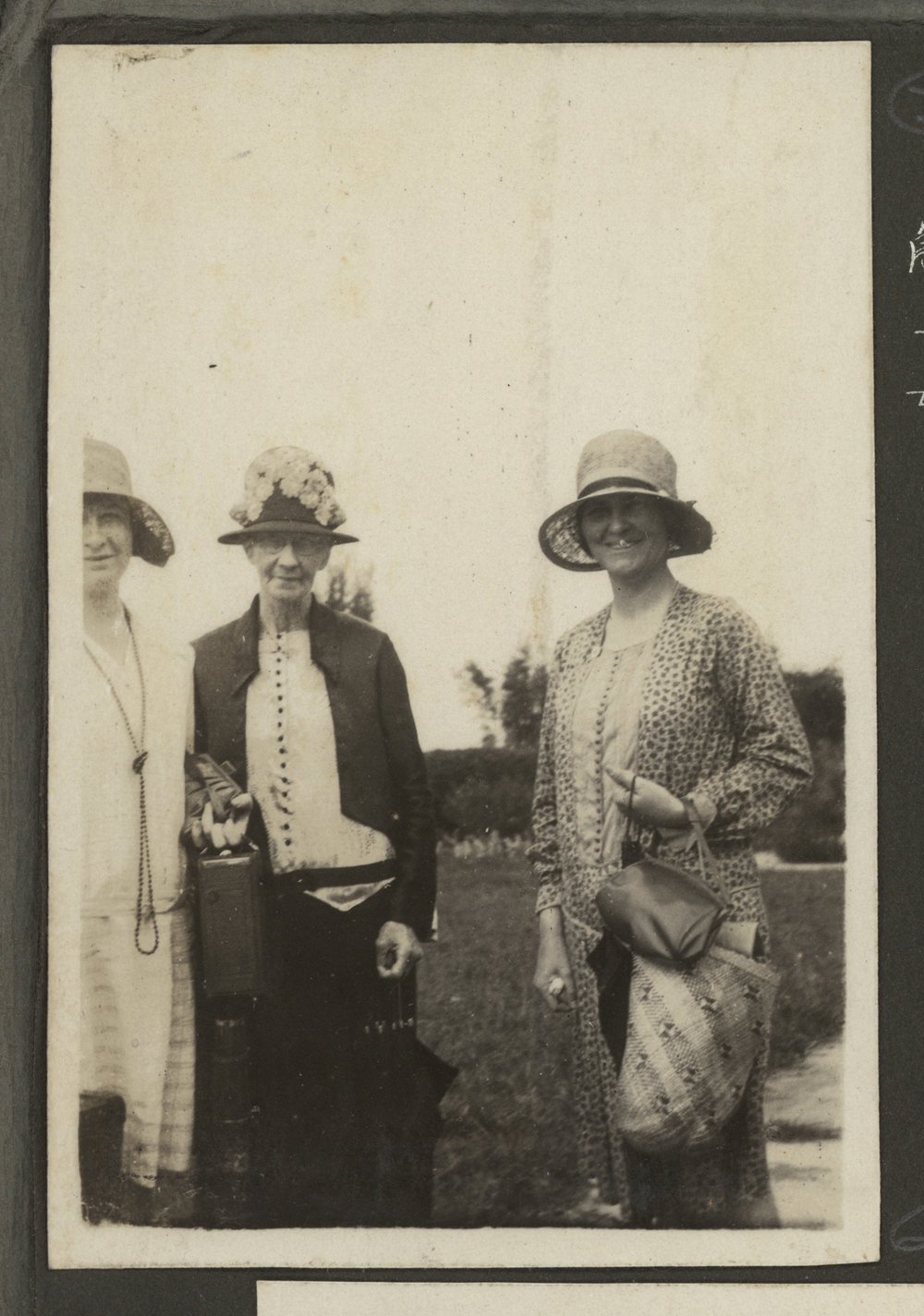 Mrs Yansen And Daughters