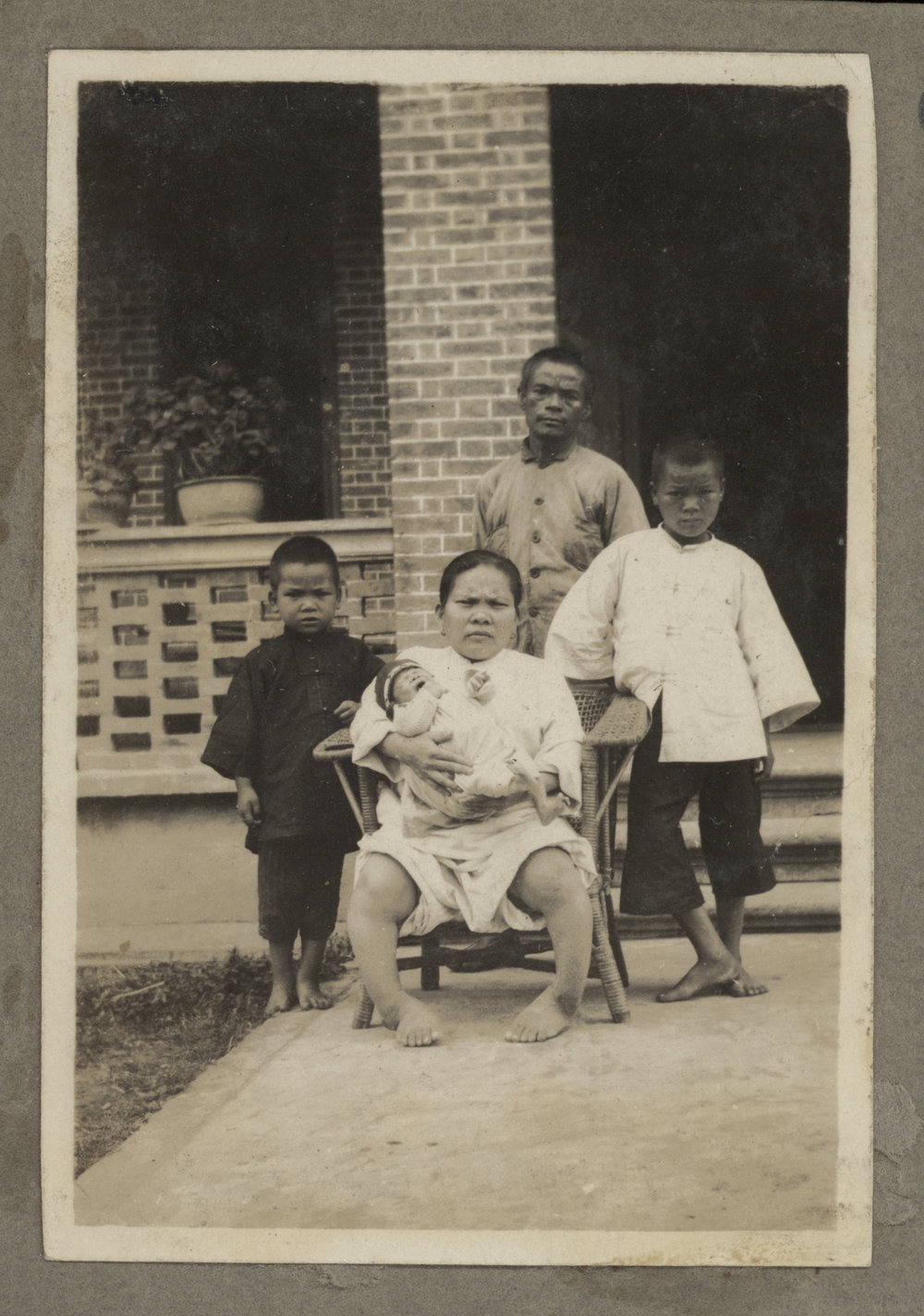 'The Dwarf Lady And Her Family