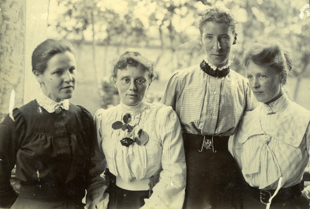 Women Missionaries At Ichang