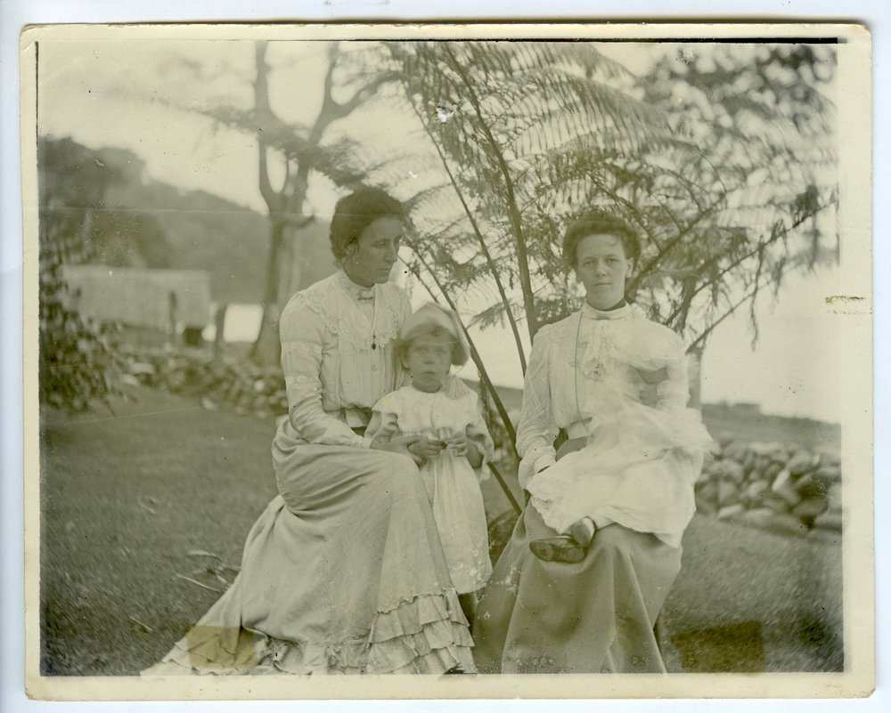 Mrs Smaill and Mrs Frater and children