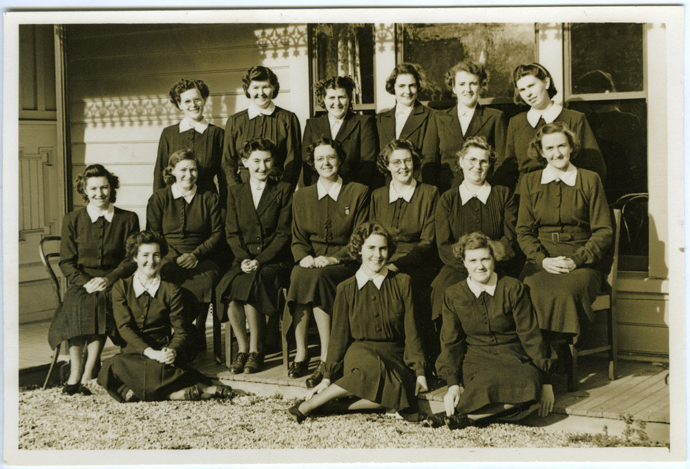 Group photograph of Deaconess College students beside College porch