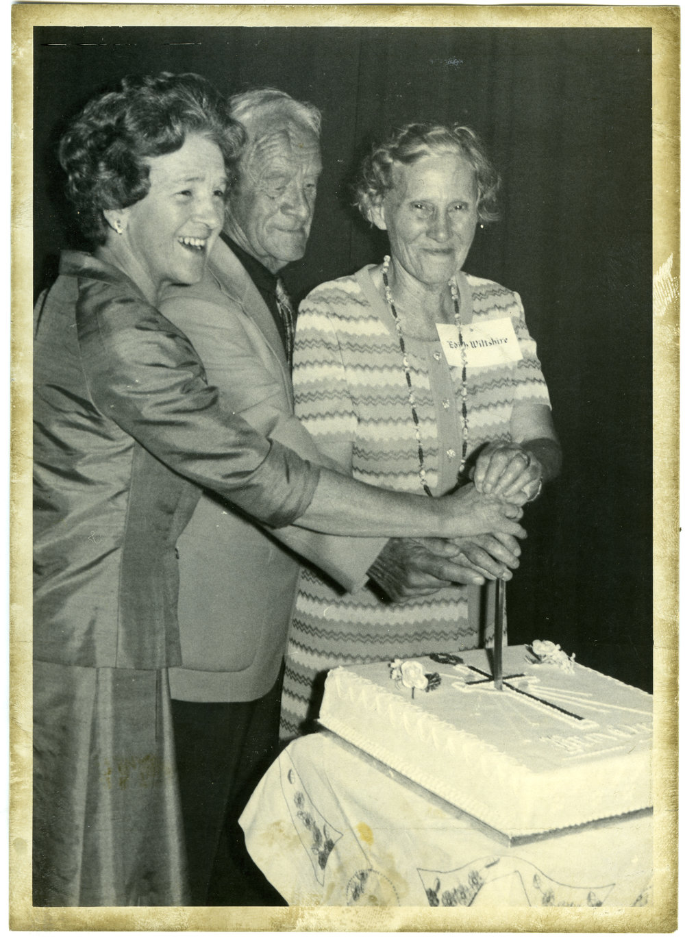 Cutting the jubilee cake, Miramar Presbyterian Church