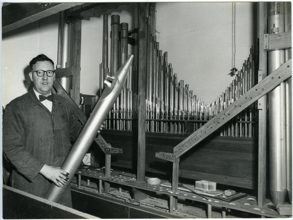 Installation of organ, St. Andrew's, Wellington