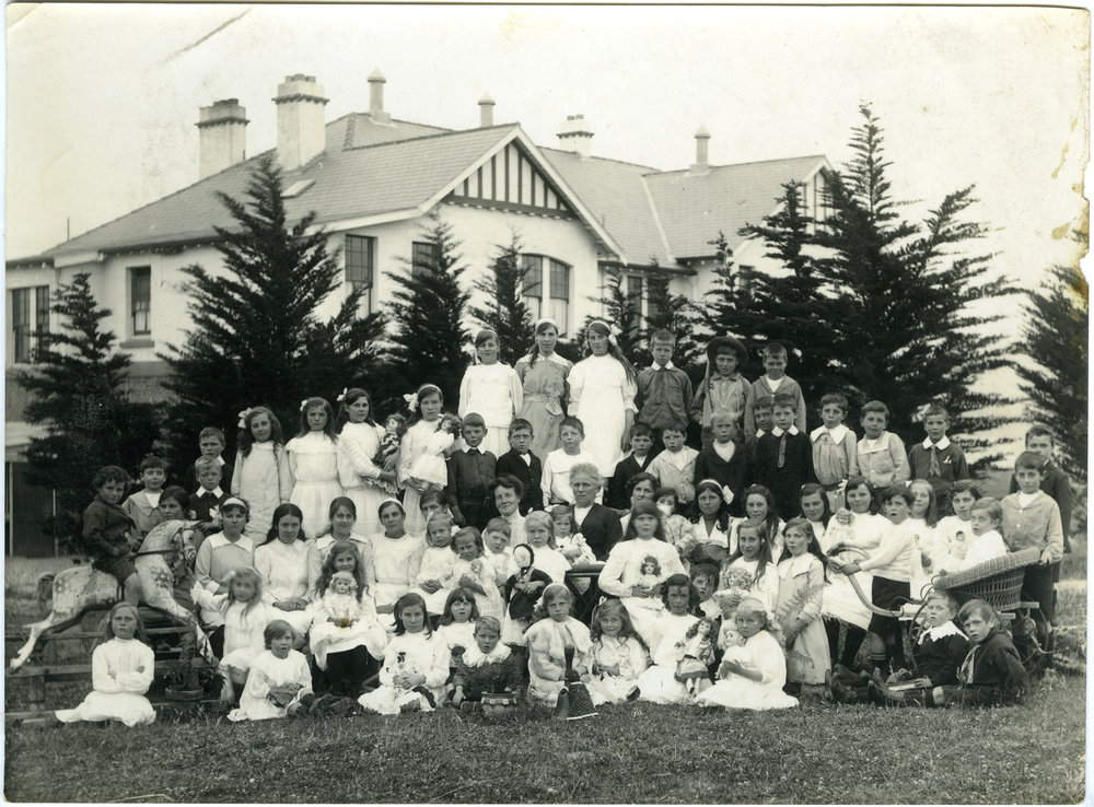 The family at Glendining Home, 1915