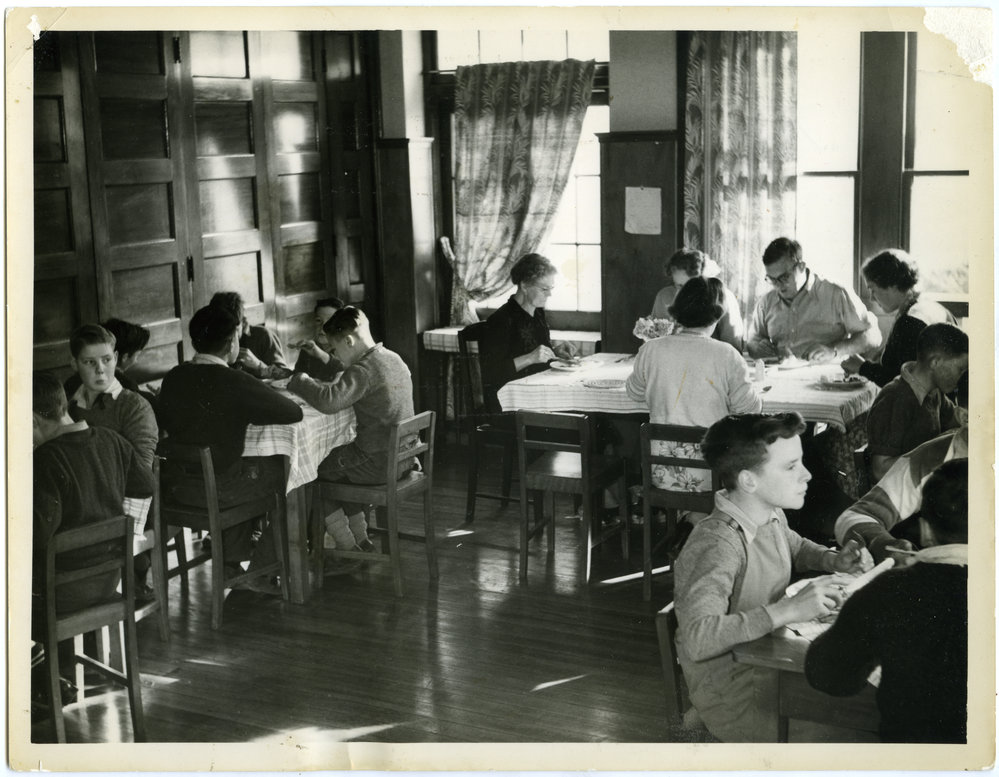 Lunchtime in Glendining House, 1955