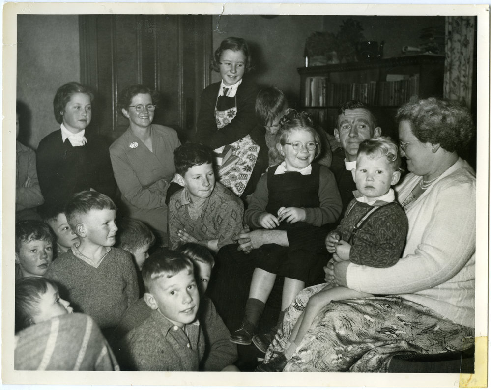 Story time at Marama Children's Home, Glendining Home