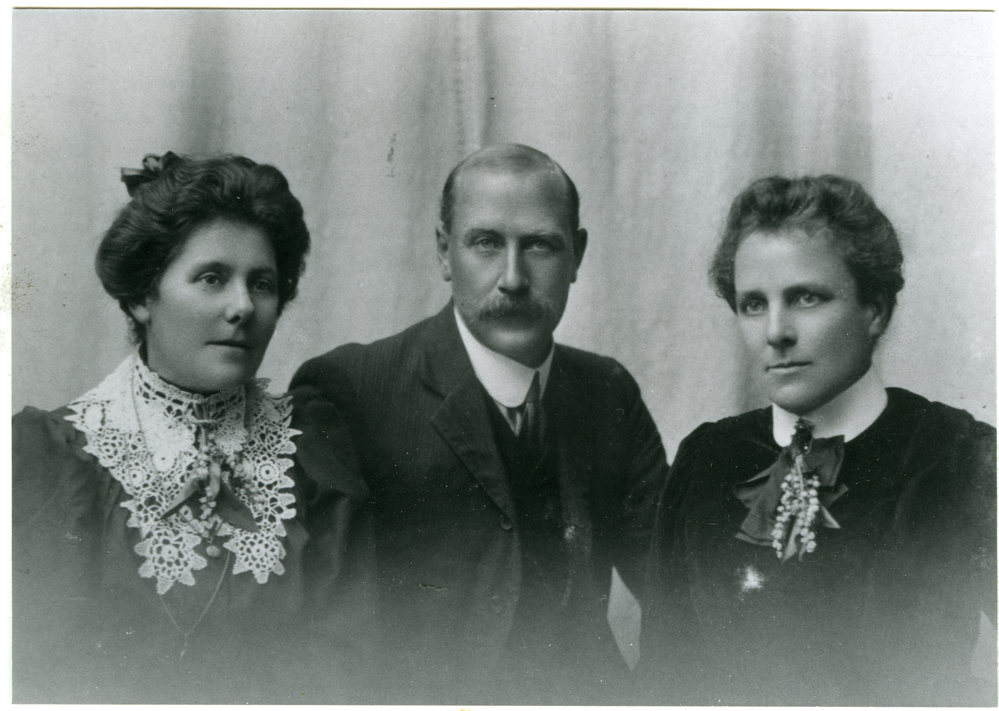 Owen, Annie and Nellie Moore, Portrait