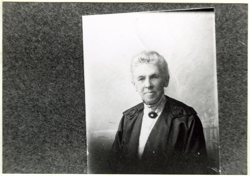 Grannie Saunders, portrait
