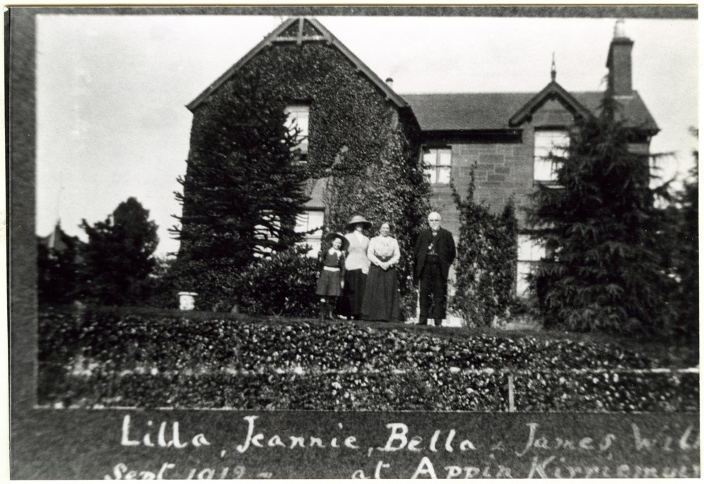 Family photograph at Appir Kirriemuir, 1912