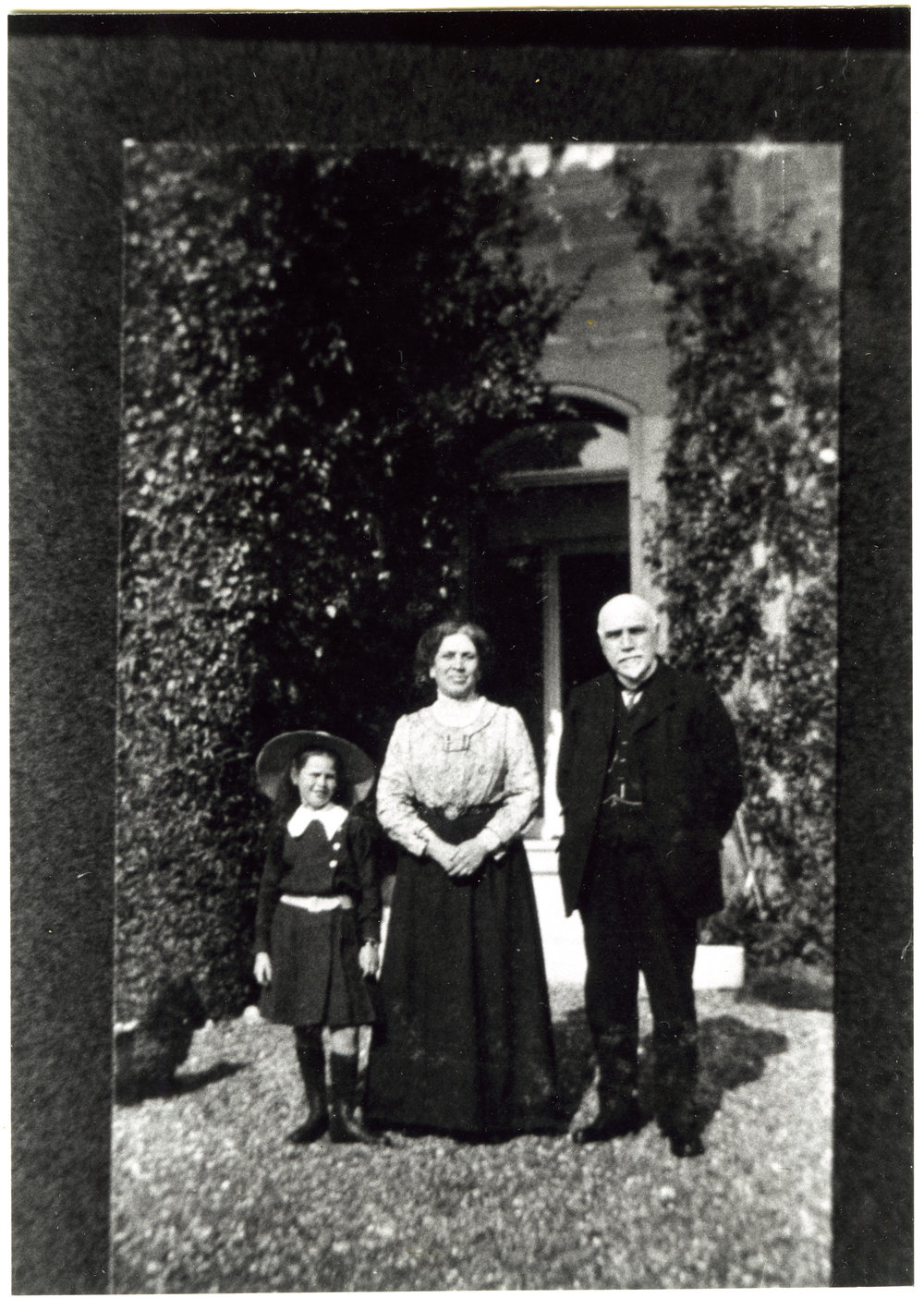 Lilla Ellett, Bella Wilkie and James Wilkie in the garden, 1912