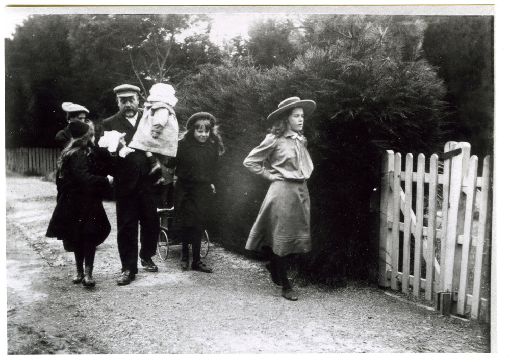Uncle Sam Page and five unidentified girls