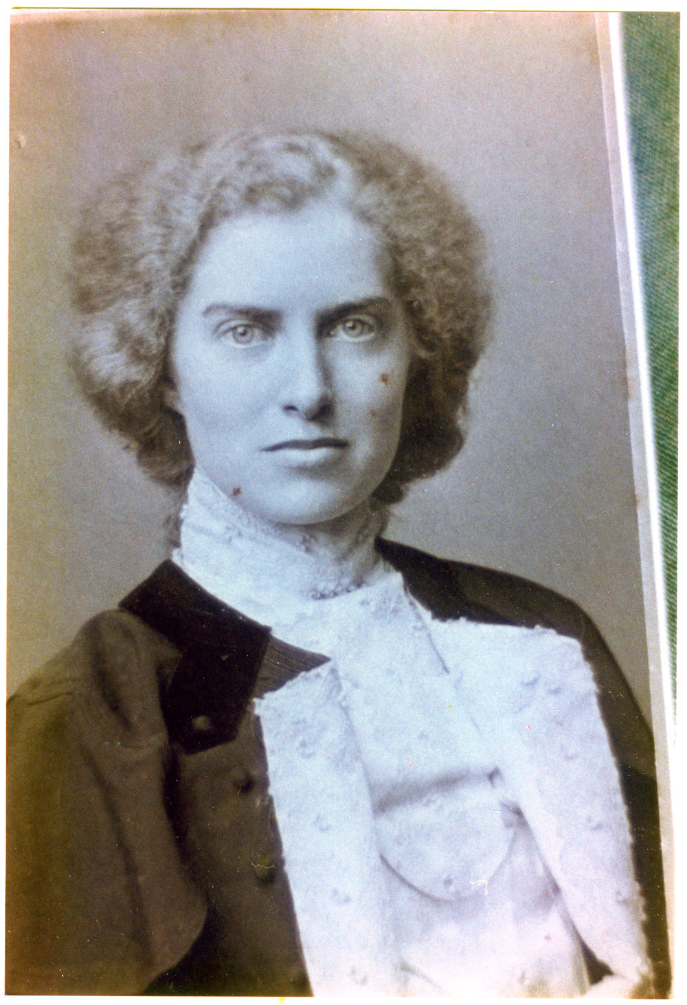 Unidentified woman, studio portrait