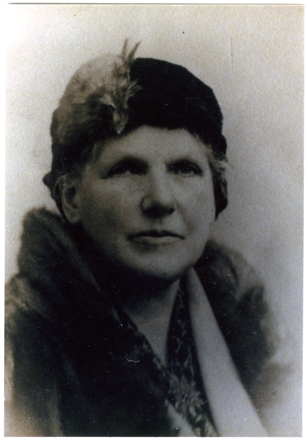 Unidentified woman, studio portrait