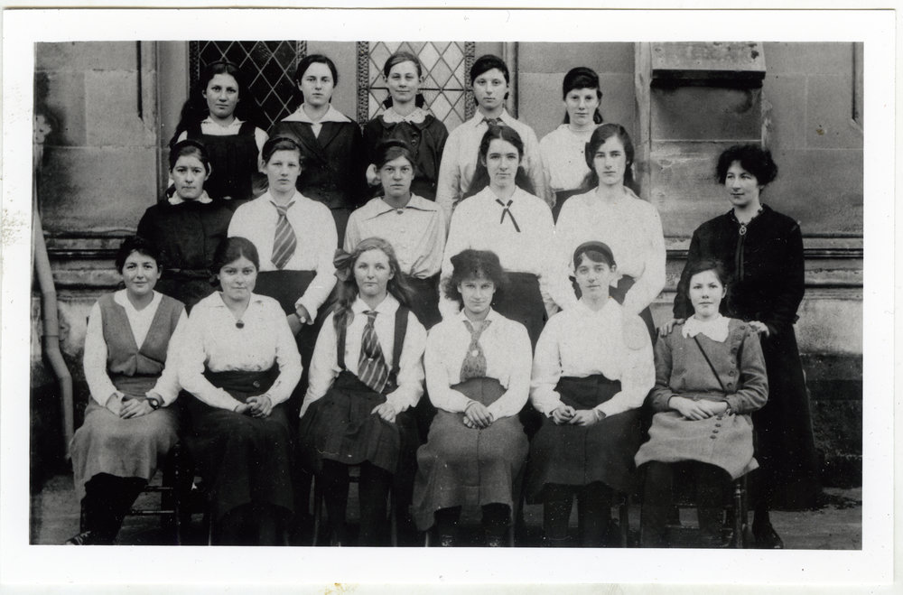 St. Andrew's Collegiate Girls' School, Form Three class photograph