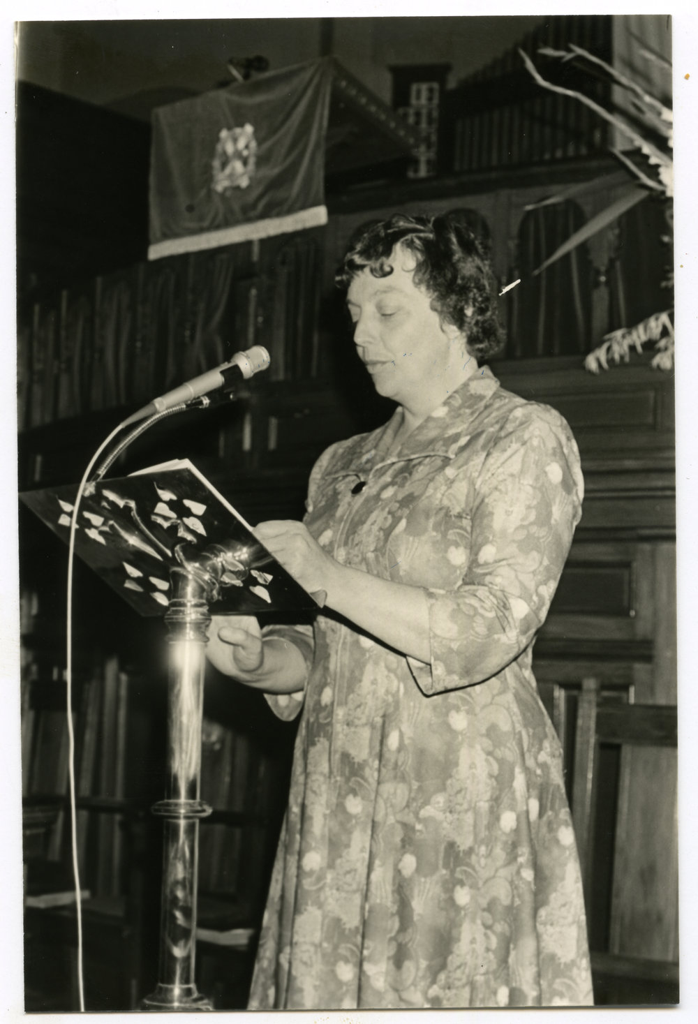 Carol Pirie giving a book review