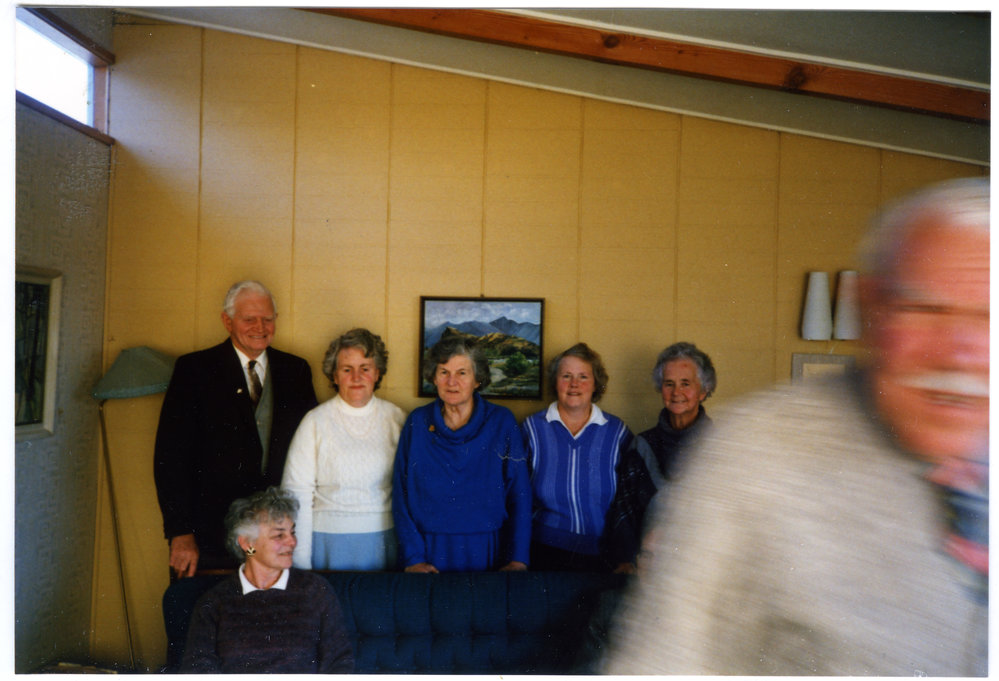 Group of identified men and women, Balclutha, 1988