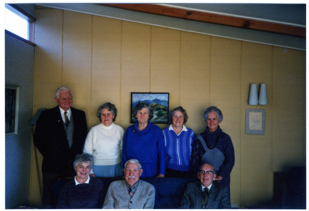 Group of identified men and women, Balclutha, 1988