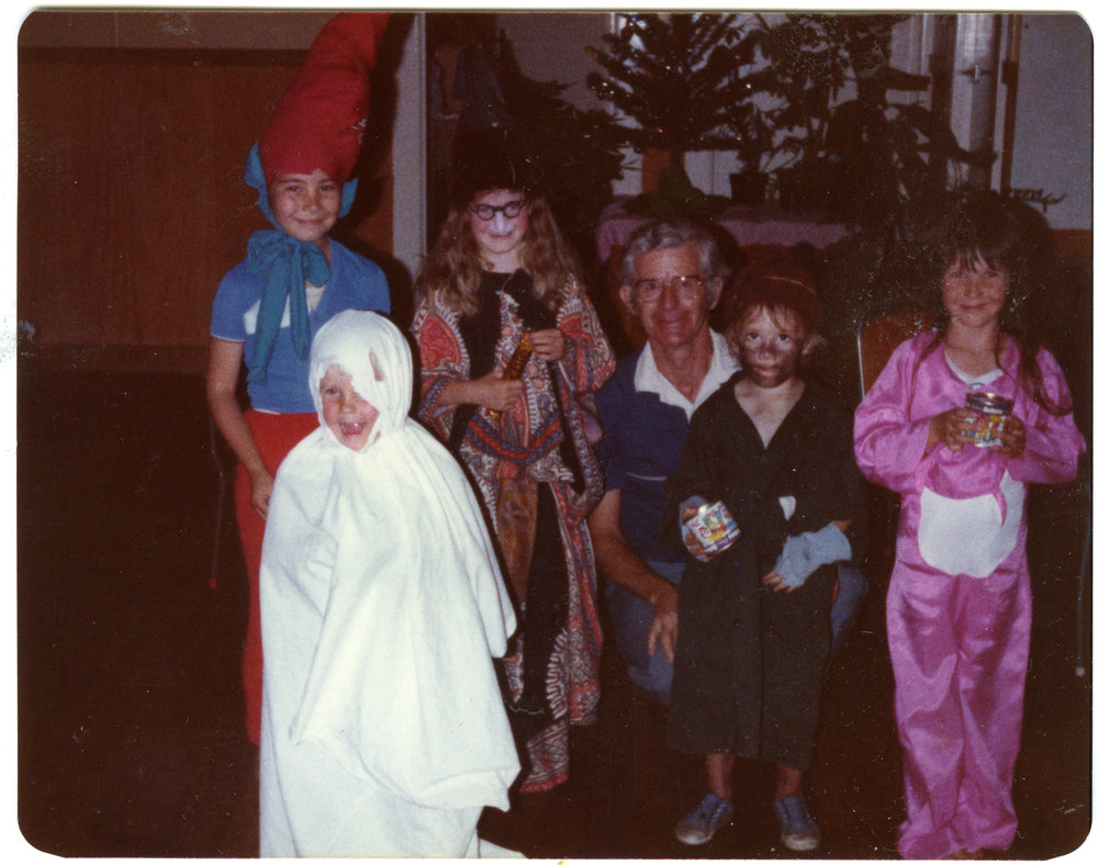 Angela Benge, Anna Campbell, Neville Harris and unknown children