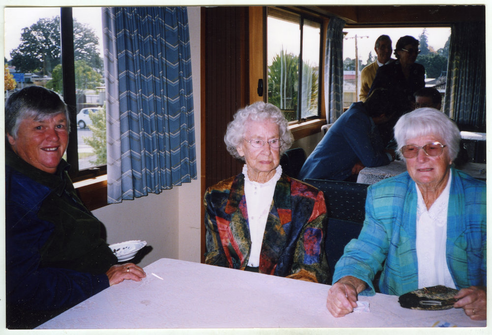 Three unidentified women, St. Enoch's Church