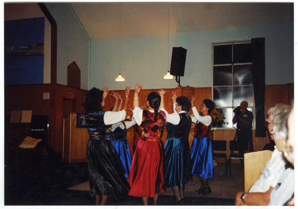 Israeli dancers entertain, St. Enoch's Church