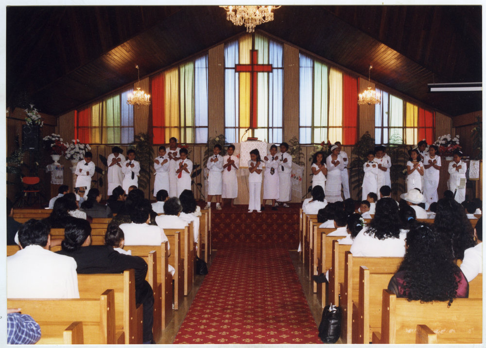 Children singing at Glen Eden Pacific Islanders Church at the White Sunday service, 2002