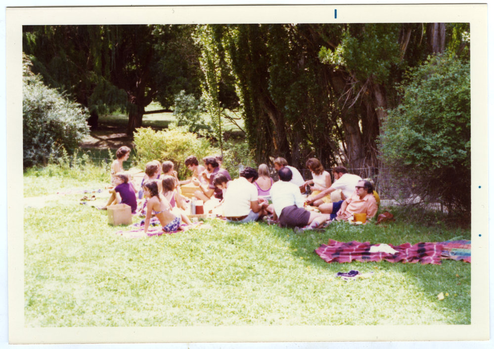 Cromwell Church garden picnic 