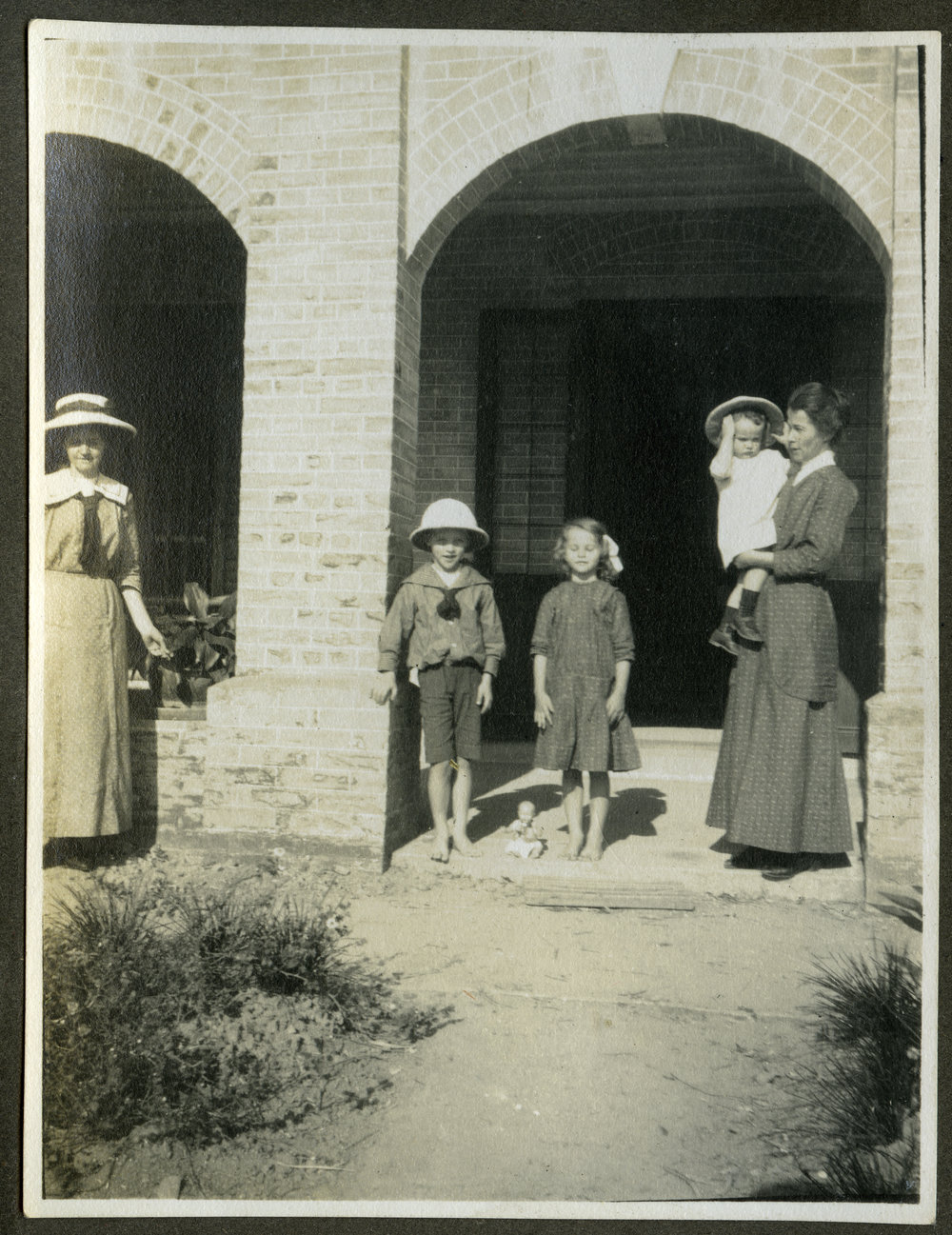 The Mawson family and Sister E. E. Wright, at Sha Luet
