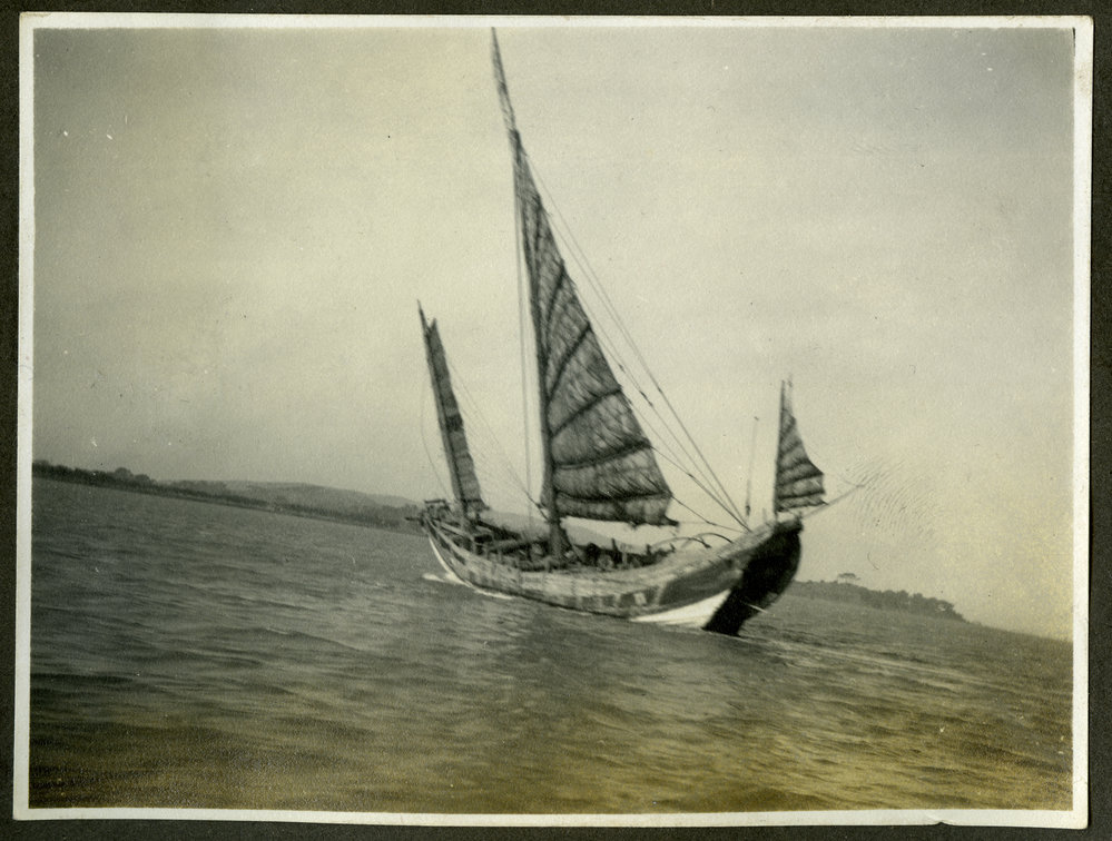 A Junk under sail, Foochin, 1916