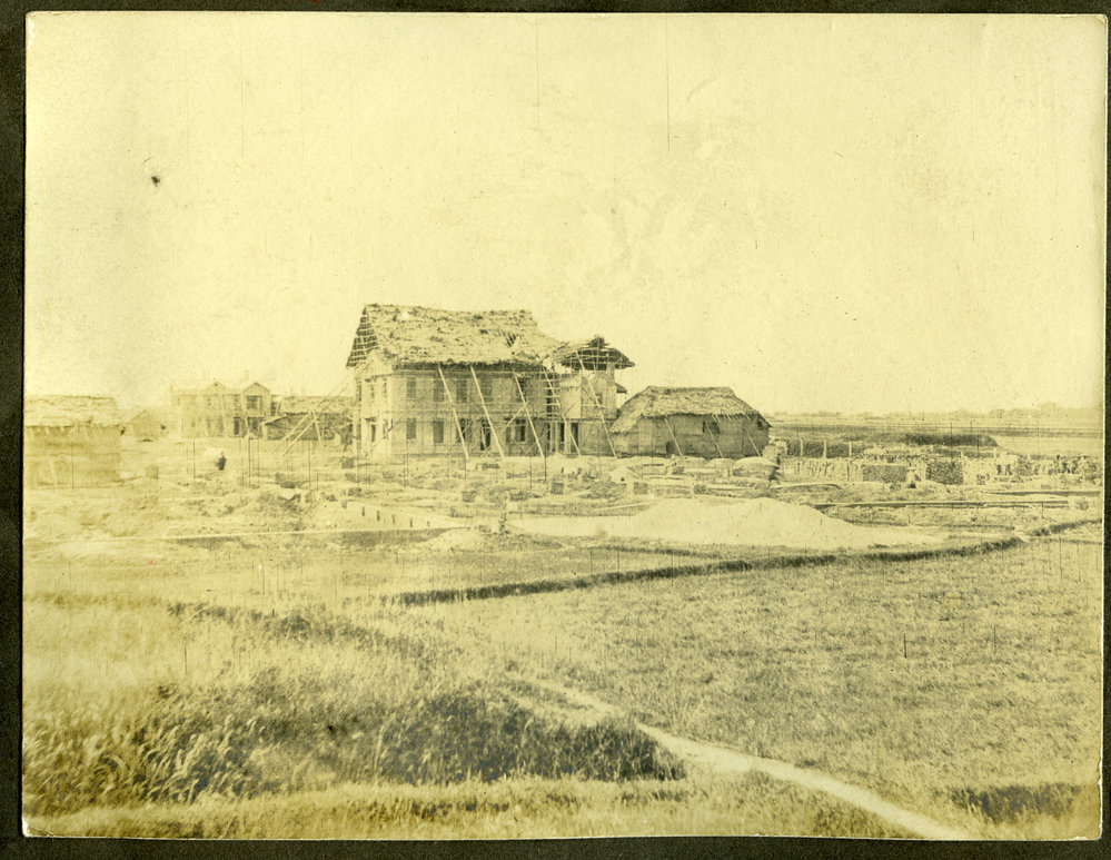 Building of Kong Ts'uen compound, 1915