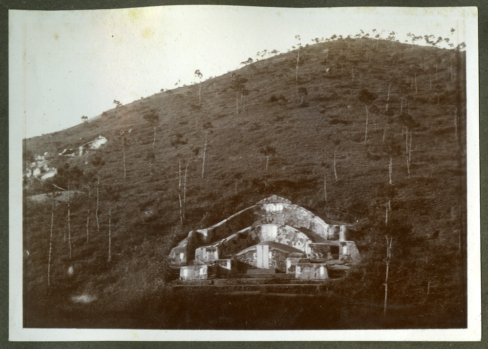A grave-site in the White Cloud Hills, 1910