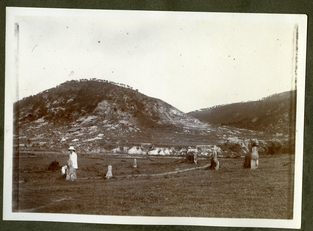 Grave-sites in the White Cloud Hills, Canton, 1910