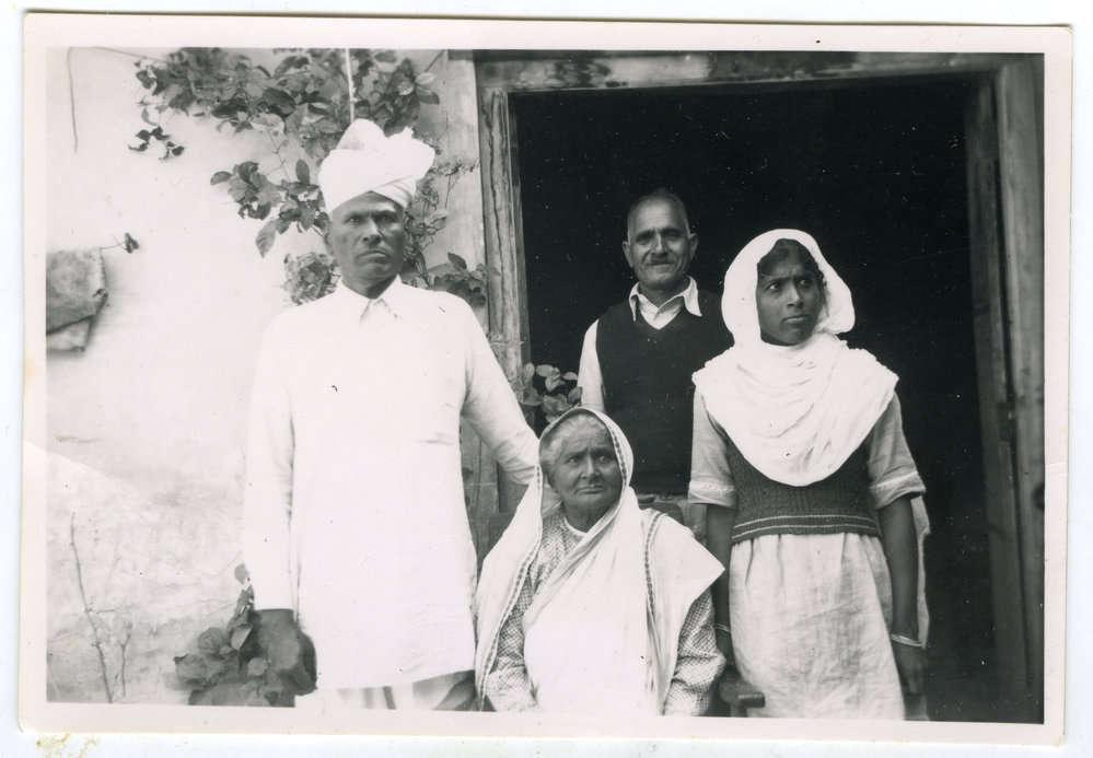 Unidentified portrait of Indian men and women