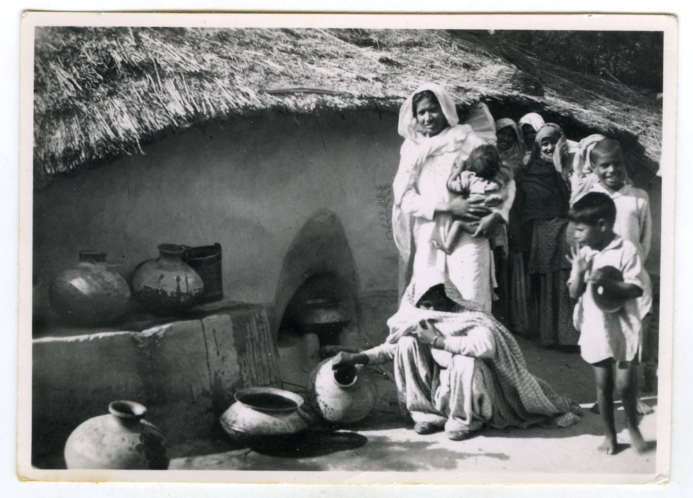 Unidentified women and children of Malkipur