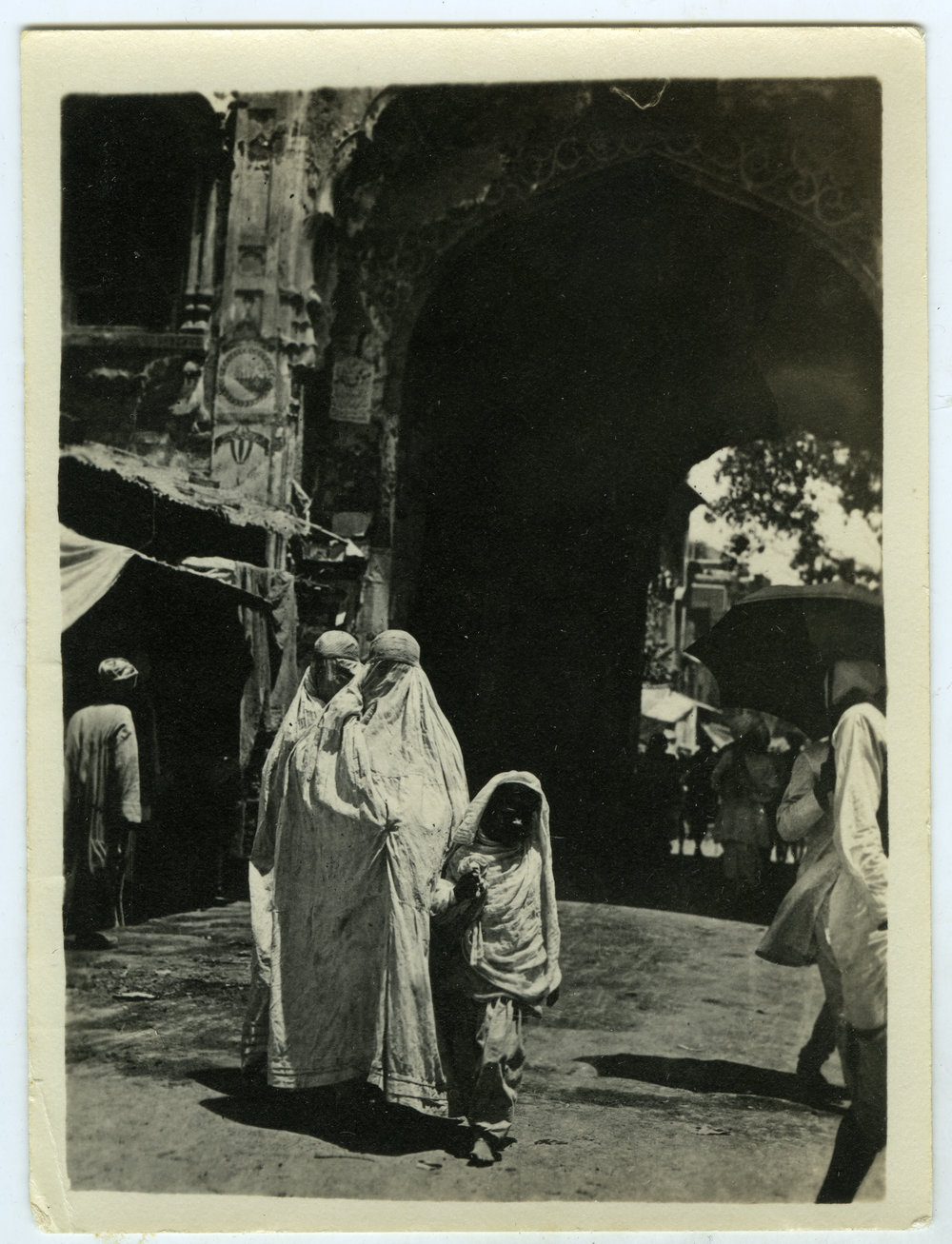 Veiled women, Lahore