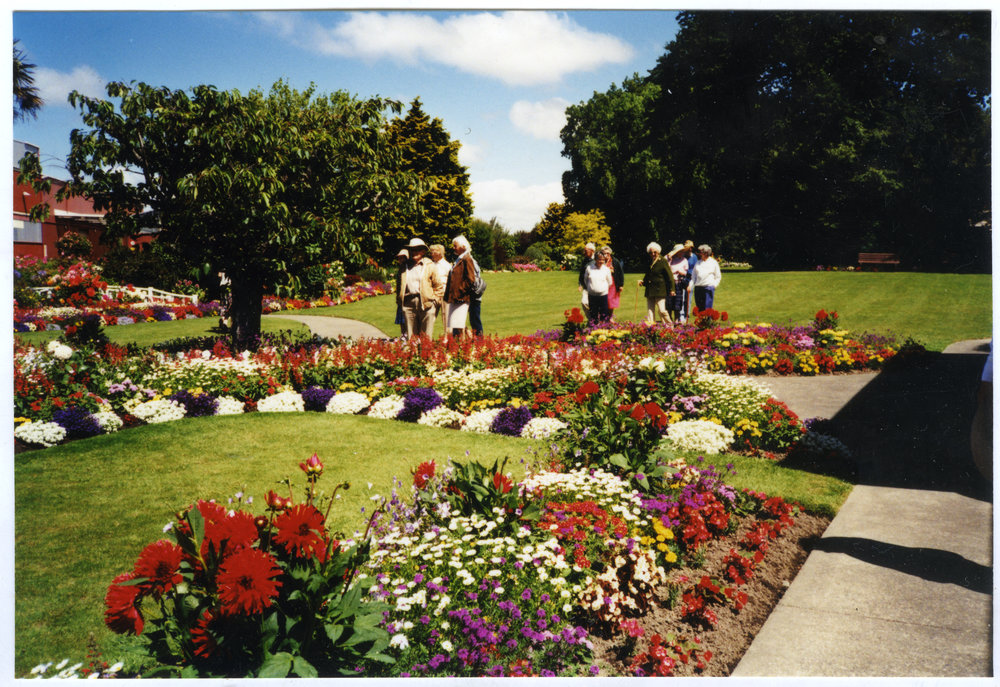 "Sanatorium Gardens," St. Columba walking group, 1994