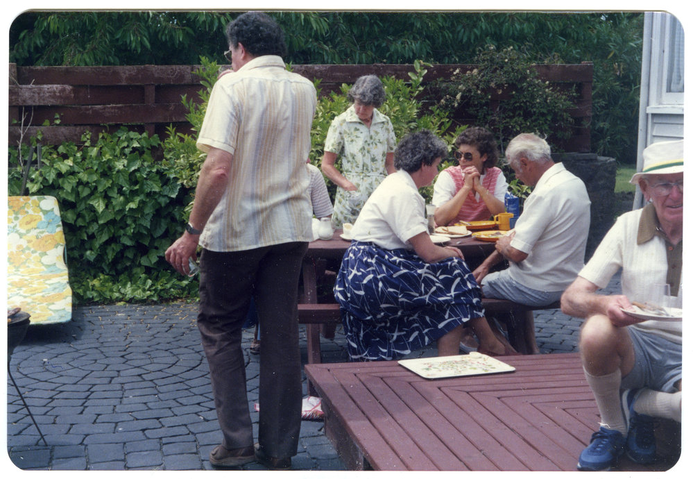 Women and men at Graham Frew's home, 1986