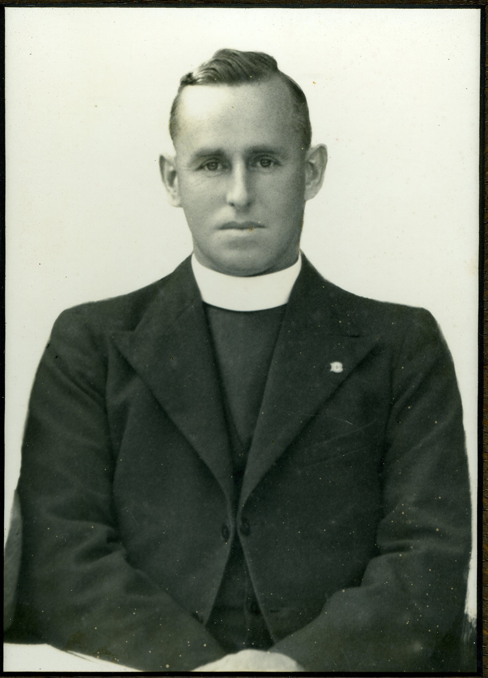Reverend Archibald Macfarlane Elliffe, studio portrait 