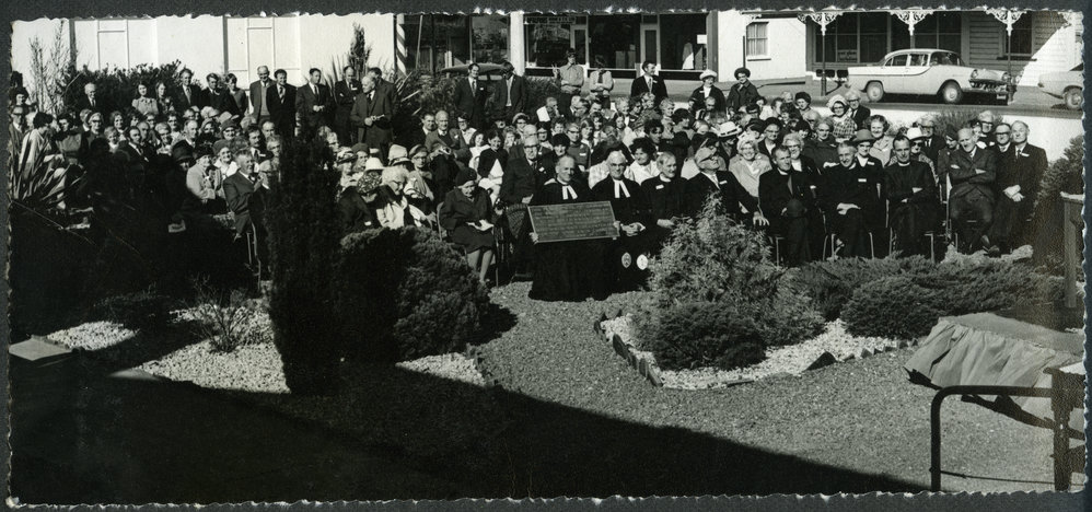 John Knox Church parishioners during centenary celebrations, 1972 