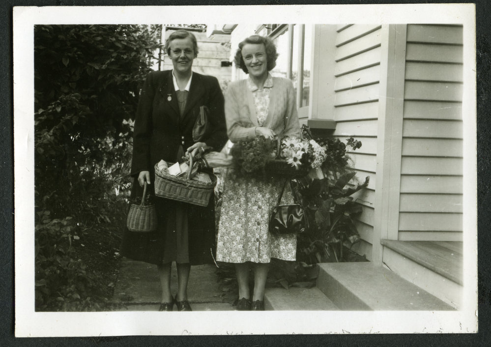 Agnes Hercus and Helen Hercus, portrait
