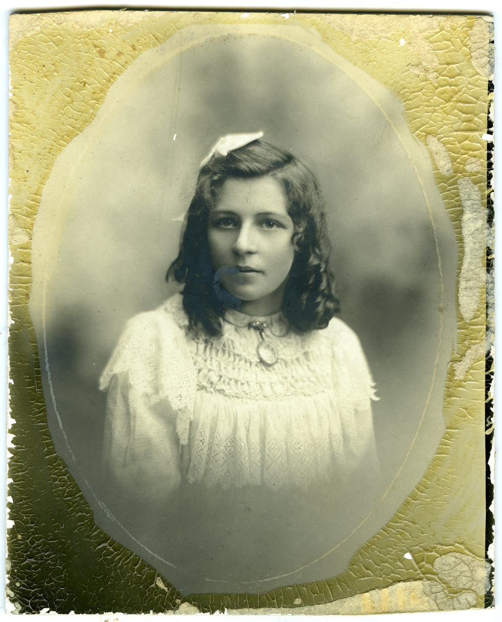 Unidentified young girl, studio portrait 
