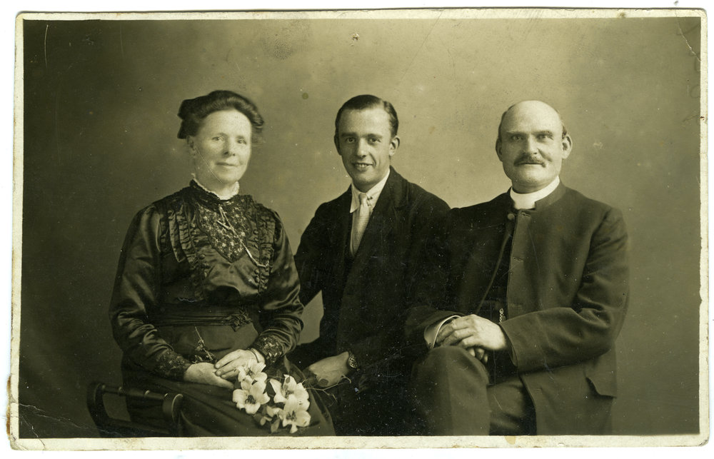Reverend William Simpson and family, studio portrait, 1901-1904