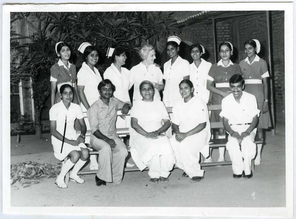 Group portrait of Beryl Howie and unidentified nurses and an orderly, Ludhiana