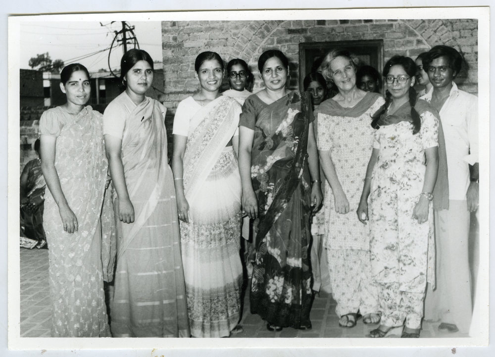 Group of unidentified Indian women with Beryl Howie, Christian Medical College and Hospital, Ludhiana