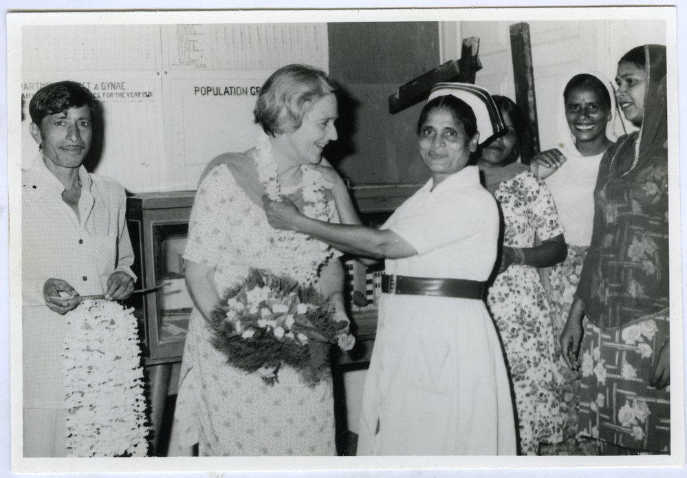 Beryl Howie accepting a garland from and unidentified Indian nurse, Christian Medical College and Hospital, Ludhiana