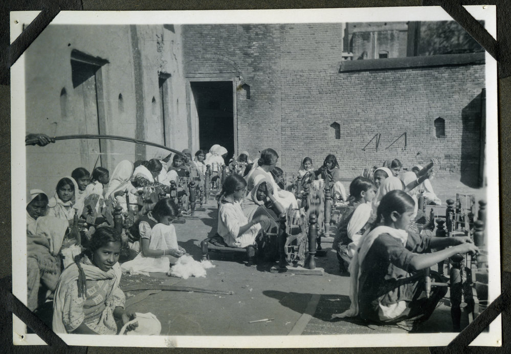 Large group of unidentified young women spin cotton, Jagadhri Girls' School, 1941