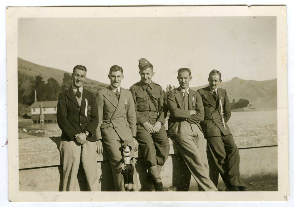 Group photograph of Presbyterian Harrier Club - Wellington