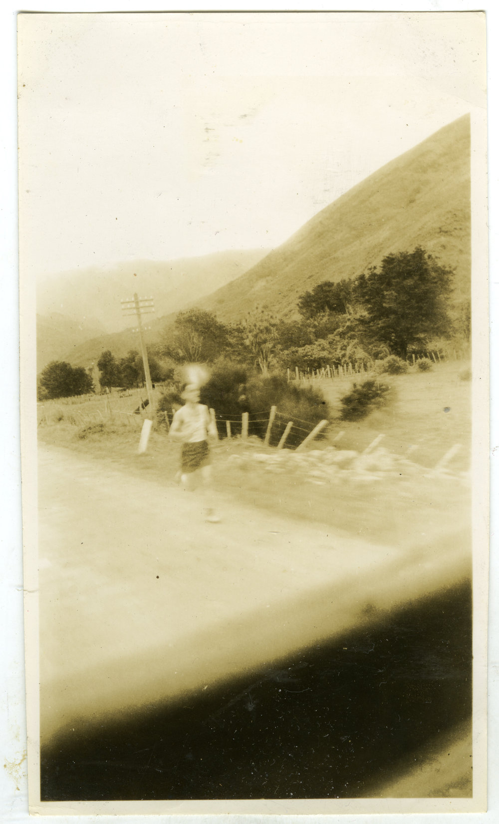 "Cass Seelye tripping lightly from Summit to Featherstone," Presbyterian Harrier Club - Wellington, 1946